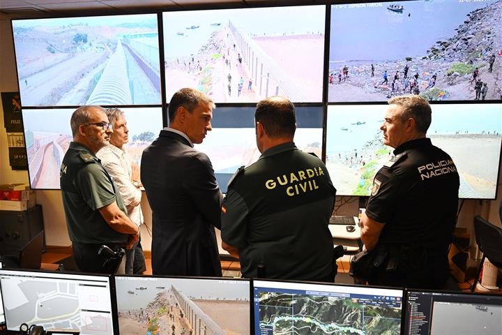 Pedro Sánchez con Guardia Civil y Policía Nacional en la frontera del Tarajal, Ceuta